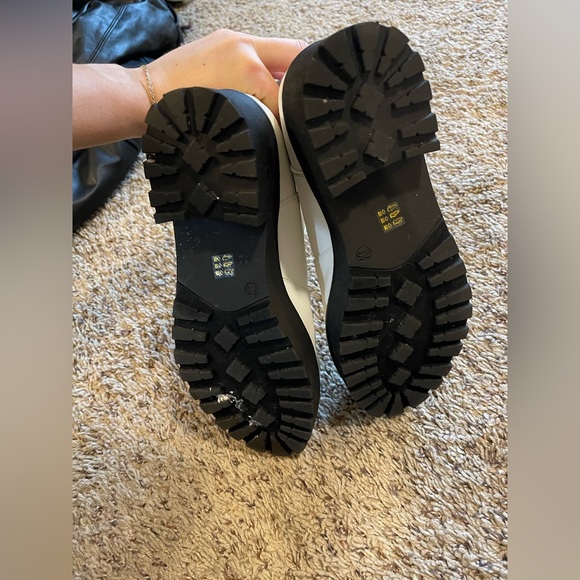 Chelsea Boots - Picture 4 of 4